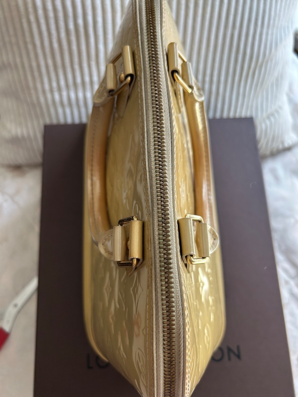 7039. Authentic Louis Vuitton Vernis Alma Satchel. Dustbag, Box, Lock/Key  COA. - Picture 9 of 16